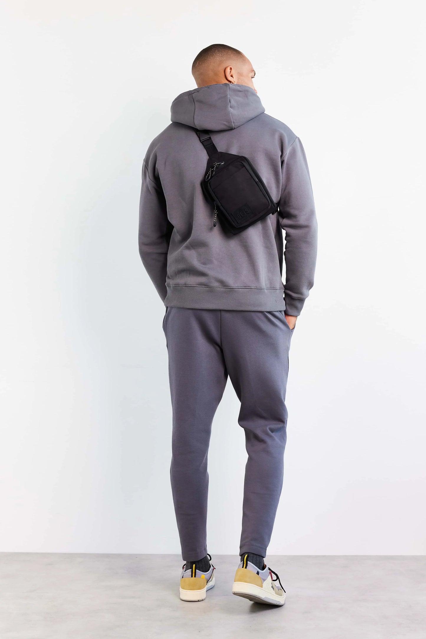 The Sport Sling in Black