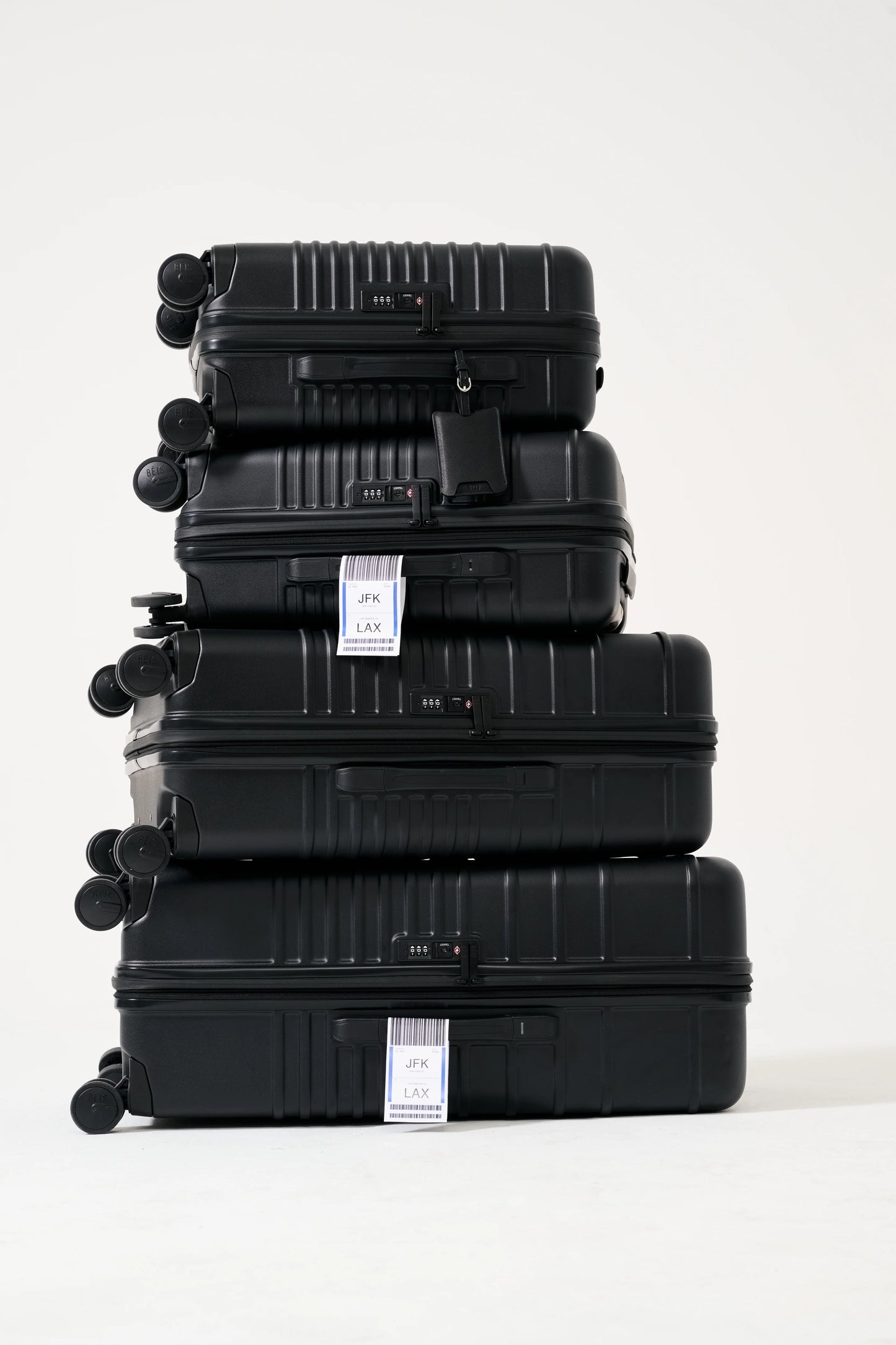 The Medium Check-In Roller in Black